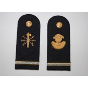 Spalline (paio) per uniforme di servizio estiva (S.E.B) e ordinaria estiva (O.E.) per Capo di terza classe della Marina Militare Italiana (tutte le categorie) Spalline (paio) per uniforme di servizio estiva (S.E.B) e ordinaria estiva (O.E.) per Capo di terza classe della Marina Militare Italiana (tutte le categorie)